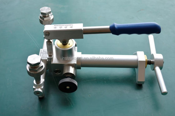 효율적으로 설계된 Pneumatic 압력 비교 펌프 M20X1.5 여성 커넥터